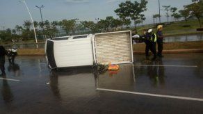 Cuatro heridos en vuelco cerca del estadio Maracaná