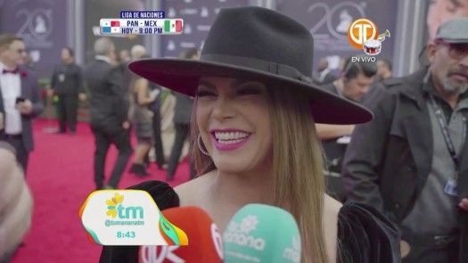 Olga Tañon en la alfombra roja de los Latin Grammy