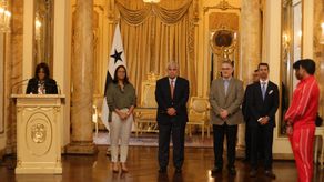 Presidente Mulino entrega el pabellón nacional a la delegación de Panamá de los Juegos Olímpicos
