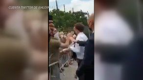 Un hombre abofeteó al presidente francés durante visita al sureste del país