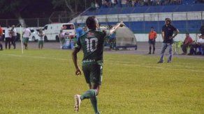 Armando Polo marca doblete para la victoria de Santa Tecla