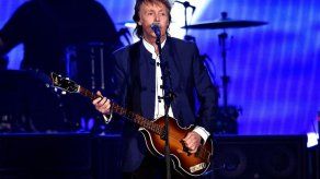 Rihanna es invitada sorpresa de McCartney en festival Desert Trip