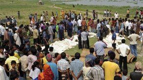 Sigue búsqueda de víctimas de naufragio en Bangladesh