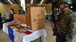 Ecuador listo para votar este domingo en consulta popular y referendo