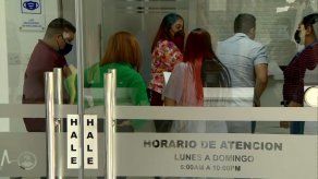 Funcionarios de la Antai realizan una inspección en la clínica Sermedic, que realiza hisopados para viajar a isla Taboga y Contadora.