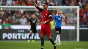 Ronaldo iguala a Figo como portugués con más partidos internacionales