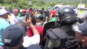 Enfrentamientos entre docentes de áreas de difícil acceso y policías en Chiriquí Enfrentamientos entre docentes de áreas de difícil acceso y policías en Chiriquí