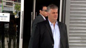 Cambian detención preventiva a Papadimitriu por prohibición de salida del país