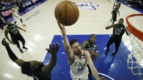 76ers evita la eliminación con ayuda de T.J. McConnell