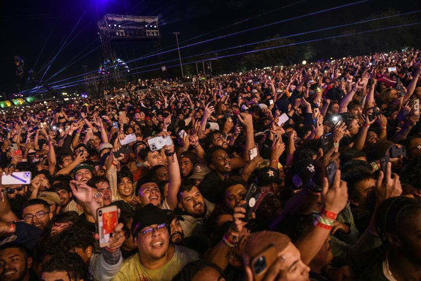 Investigan barreras y controles en festival de Houston