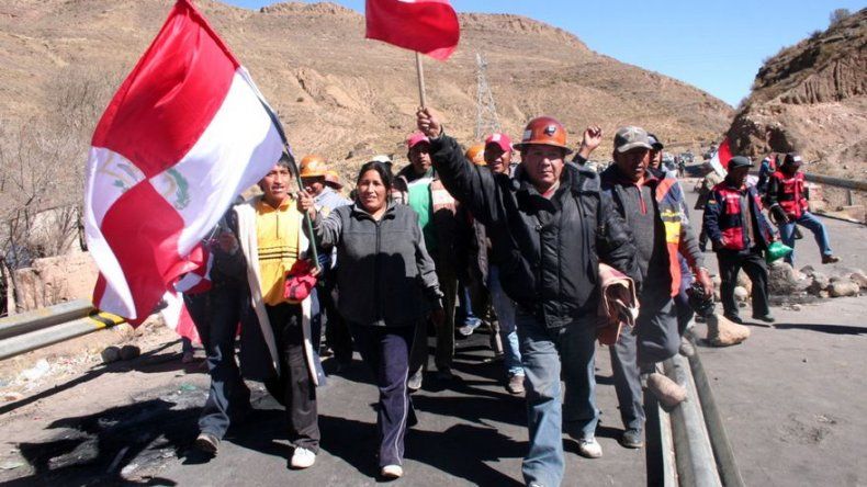 Ciudad boliviana, en huelga hace casi un mes, anuncia escalada de protesta