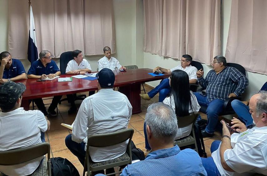 Reunión entre el Gobierno Nacional y sector agropecuario ante conflicto con Costa Rica.