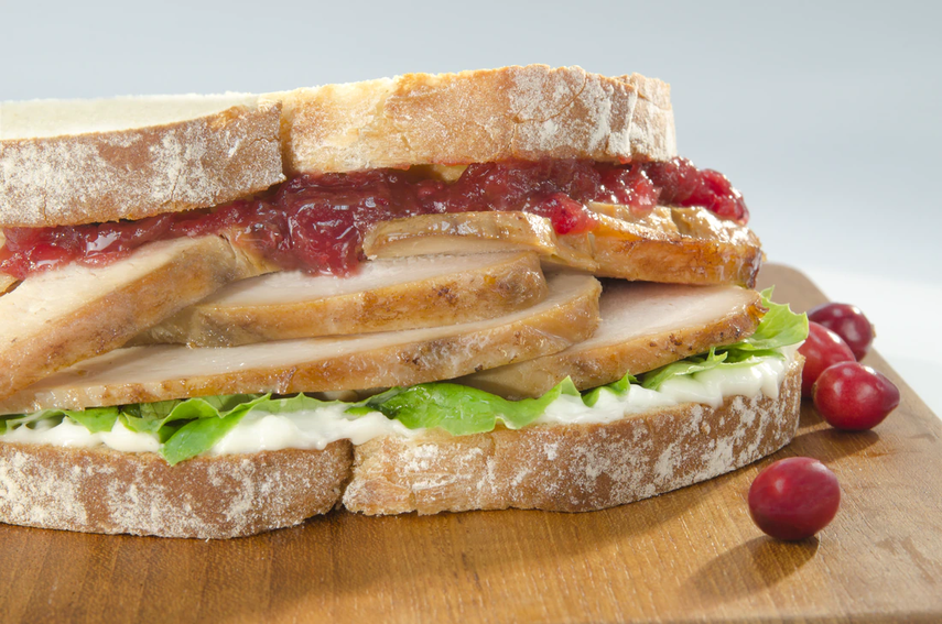 Cena navideña, si te sobró pavo puedes hacer un emparedado