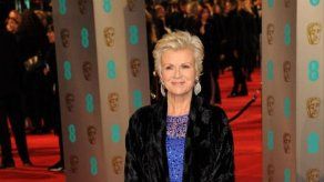 Julie Walters solo acepta guiones que le compensen estar lejos de su marido