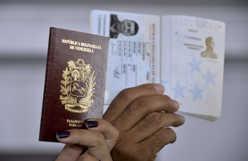 Foto ilustrativa de pasaporte de Venezuela.