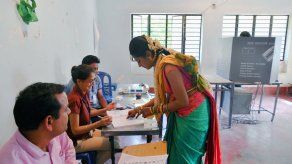 Segunda fase de votación en elecciones legislativas en India
