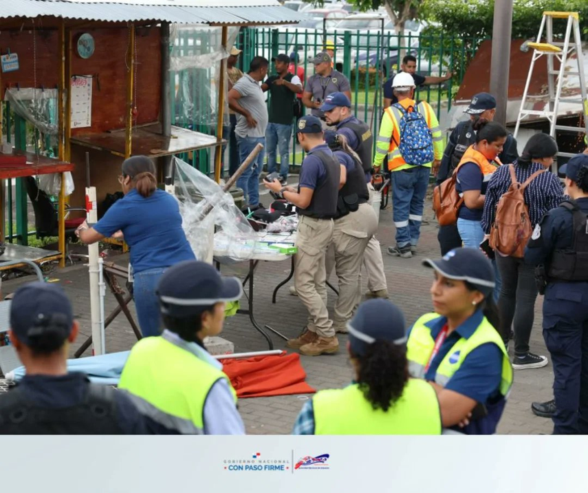 Aduanas y Migración inspeccionan la estación de Cerro Viento del Metro de Panamá.
