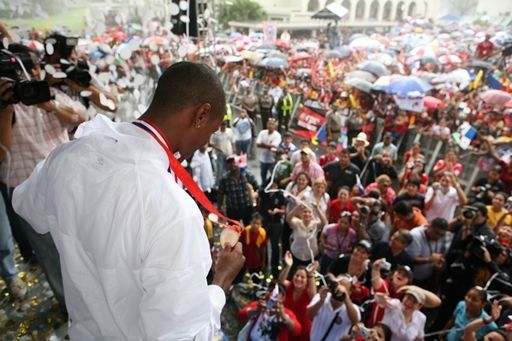 Irving Saladino llega a Panamá