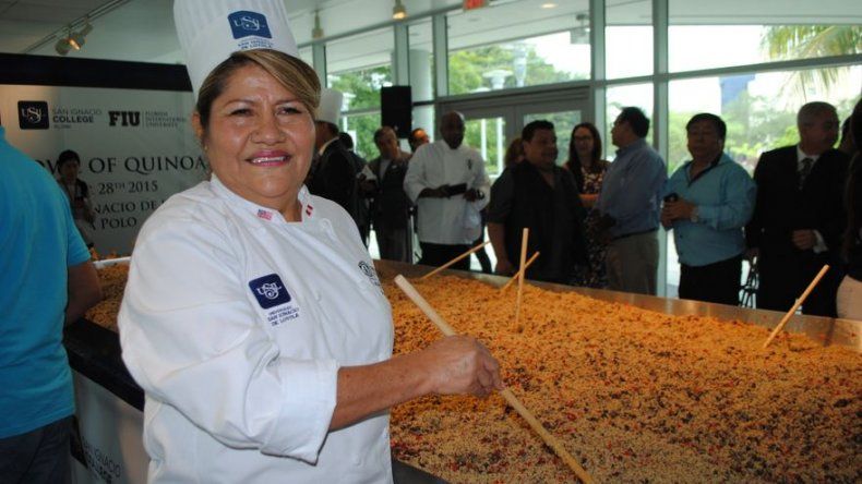 Baten récord Guinness preparando ensalada de quinoa más grande del mundo