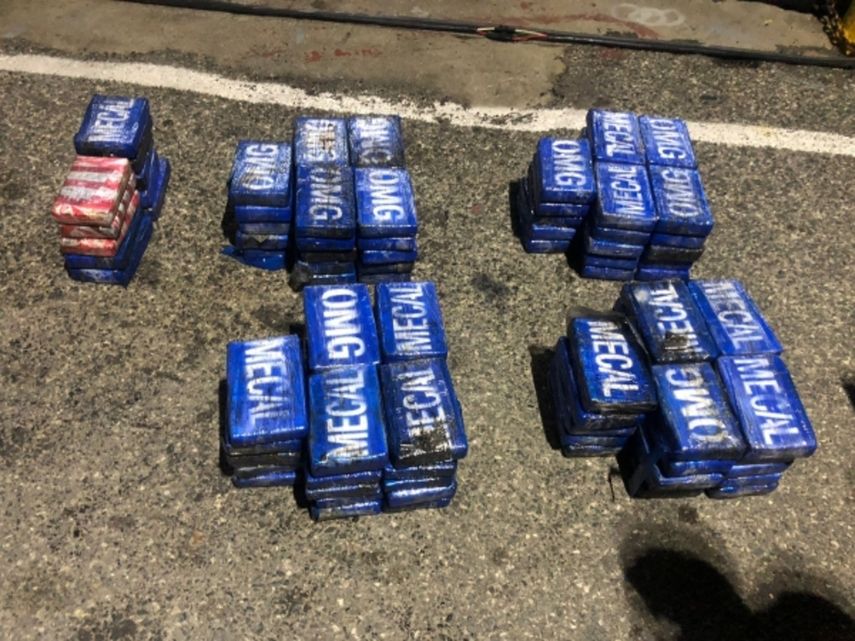 Los 110 paquetes de drogas estaban escondidos en el piso  en el área del comedor y la cocina del velero.