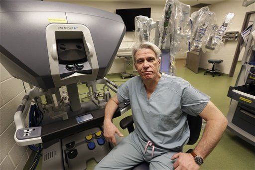FDA examina a popular robot para cirugías