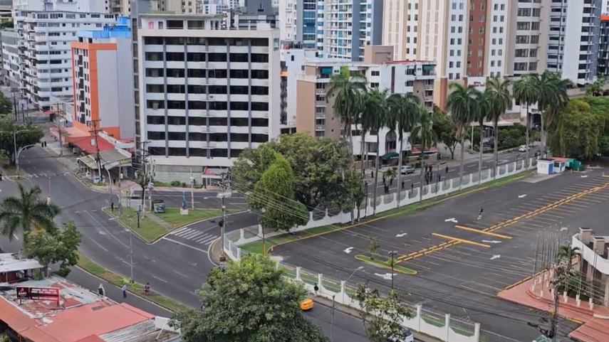 Minera Panamá. Cierres de vías. Calle Manuel Espinosa Batista cerca de la Universidad de Panamá.