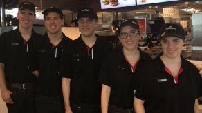 Quintillizos trabajan en el mismo McDonalds en Michigan