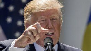 Legislador propone la “ley covfefe” para archivar los tuits