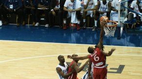 Panamá vence 76-71 a Cuba y se mantiene invicta en el Centrobasket