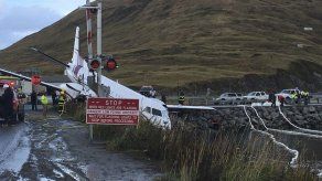 Alaska: Avión se sale de pista