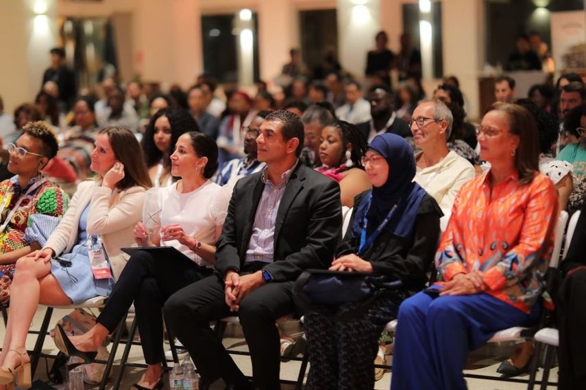 El Museo del Canal se enorgullece de ser co-anfitrión, junto con la Sociedad de Amigos del Museo Afroantillano de Panamá (SAMAP) de la Conferencia de la Asociación de Museos del Caribe (AMC). El Museo del Canal se enorgullece de ser co-anfitrión, junto con la Sociedad de Amigos del Museo Afroantillano de Panamá (SAMAP) de la Conferencia de la Asociación de Museos del Caribe (AMC).