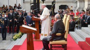 Kuczynski pide al papa que dé a Perú un empujón hacia la paz y el diálogo