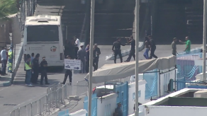 España expulsa a 116 migrantes que el miércoles saltaron la valla de Ceuta