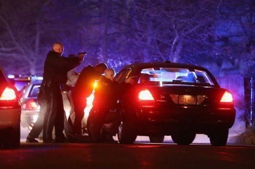 Un sospechoso de atentado de Boston muerto por policía y el otro prófugo