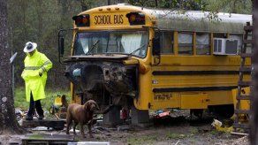 Encuentran a dos niños viviendo en un autobús abandonado en EE.UU