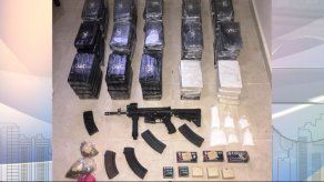 Hallan arma de guerra y droga dentro de una residencia en Don Bosco