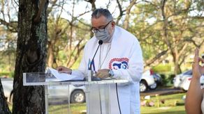 Monseñor José Domingo Ulloa, arzobispo metropolitano.