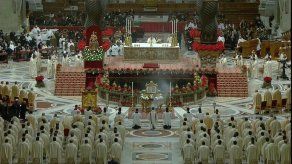 El papa Francisco llama a la humildad en la misa de Nochebuena