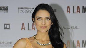 Aislinn Derbez aclara su controvertido beso con una mujer