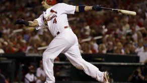 Jonrón de Molina impulsa triunfo de Cardenales