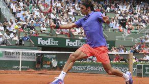 Federer se cita con el ídolo local Monfils en octavos de Roland Garros