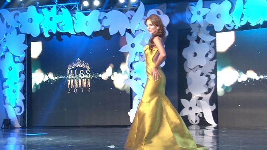 Desfile en traje de gala