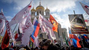 Miles de personas marchan en Moscú en el aniversario del asesinato de Nemtsov