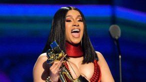 Cardi B atribuye su triunfo en los VMAs a los retoques estéticos sobre su trasero
