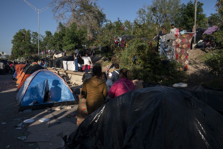En el campamento de Matamoros cientos de personas