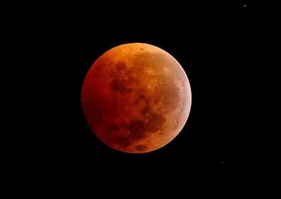 Eclipse lunar total