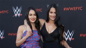 Nikki y Brie Bella se sienten rotas por la muerte de George Floyd