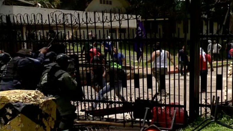 Suspenden clases en campus central y tres facultades de la UP por protesta de universitarios