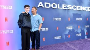 Adolescencia, la producción de Netflix, se impuso en las categorías de miniserie en los Premios Emmy 2025.&nbsp;