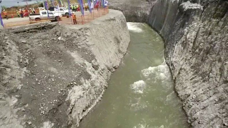 Histórico llenado de las nuevas esclusas del Canal ampliado